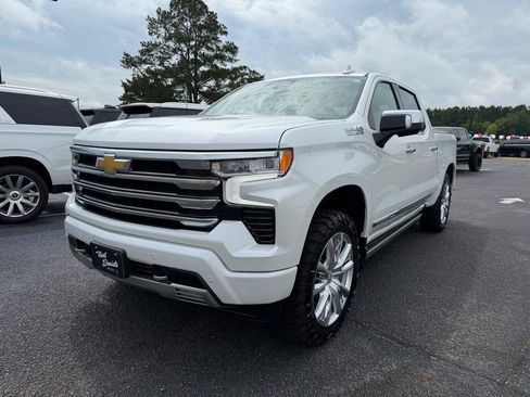 Used 2024 Chevrolet Silverado 1500 High Country AWD/4WD image 2