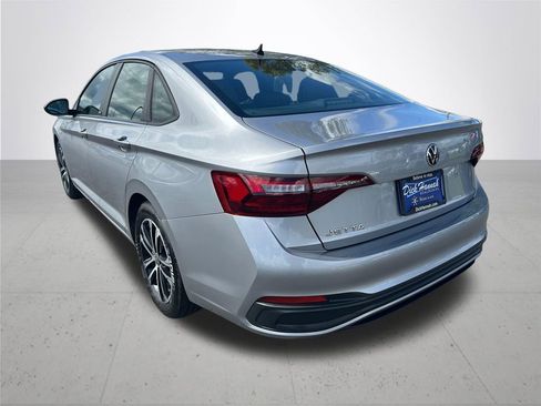 Used 2024 Volkswagen Jetta Sport image 9
