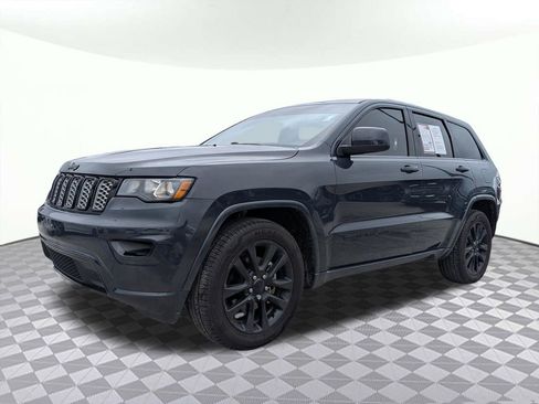 Used 2018 Jeep Grand Cherokee Altitude image 7