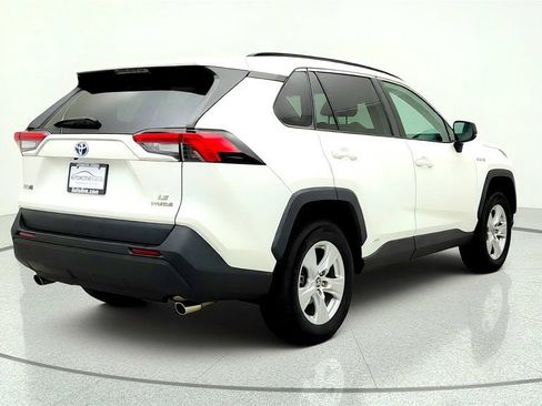 Used 2021 Toyota RAV4 LE AWD/4WD image 5