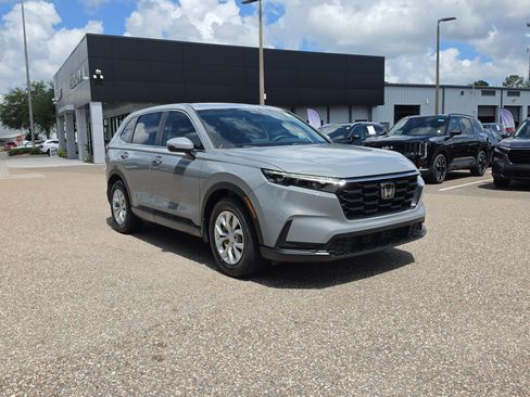 Used 2023 Honda CR-V LX image 2