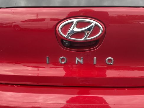 Used 2020 Hyundai Ioniq SEL image 13