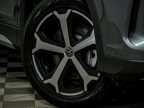 New 2026 Volkswagen Tiguan SE image 3