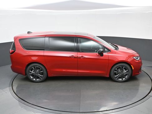 New 2026 Chrysler Pacifica Select image 24
