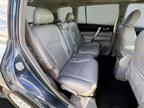 Used 2013 Toyota Highlander Plus image 28