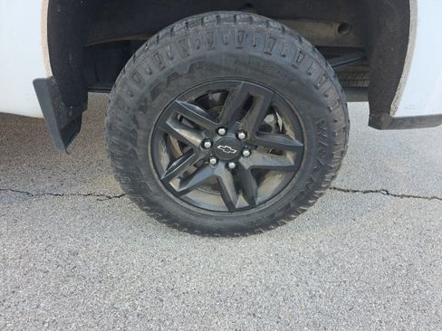 Used 2019 Chevrolet Silverado 1500 LT Trail Boss image 10