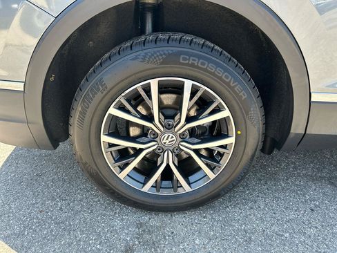 Used 2018 Volkswagen Tiguan SE w/ 3rd Row Seat Package AWD/4WD image 30