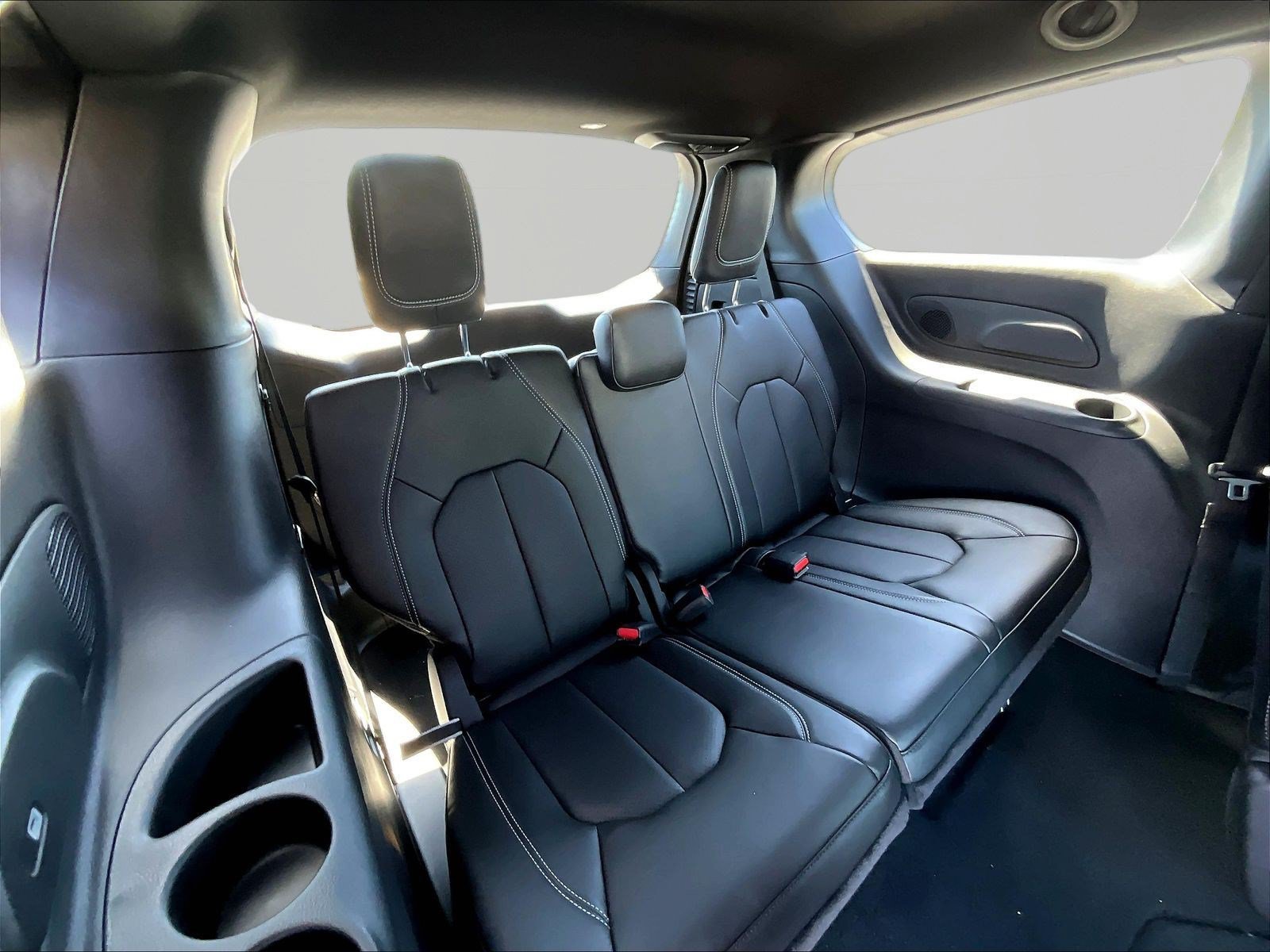 New 2027 Chrysler Pacifica Select w/ Family Tech Group FWD image 20