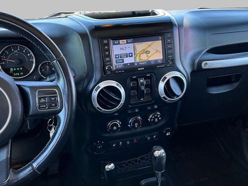 Used 2014 Jeep Wrangler Unlimited Rubicon w/ Connectivity Group AWD/4WD image 7