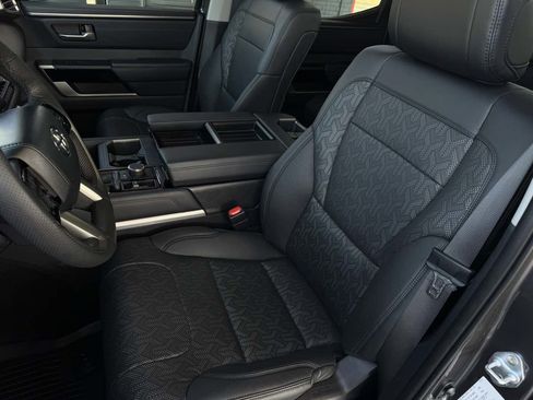 Used 2024 Toyota Tundra Limited AWD/4WD image 18
