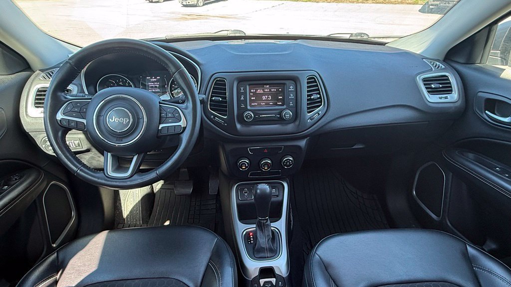 Used 2018 Jeep Compass Latitude FWD image 9