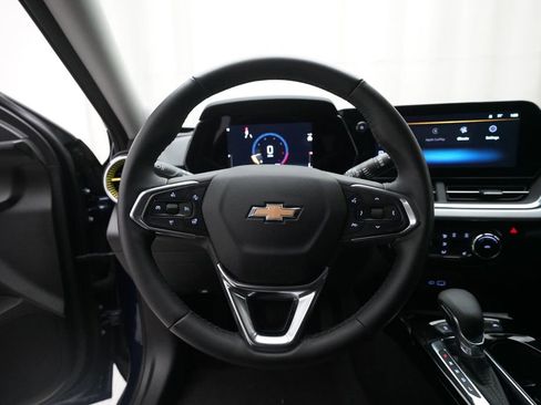 Used 2024 Chevrolet Trax LT w/ Driver Confidence Package FWD image 4