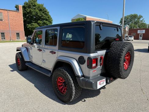 Used 2018 Jeep Wrangler Unlimited Sahara w/ Dual Top Group AWD/4WD image 7