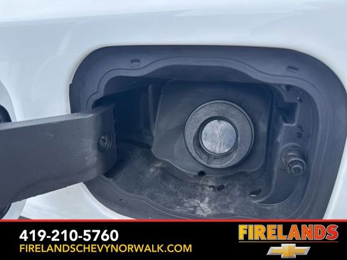 Certified 2023 GMC Acadia SLE image 33