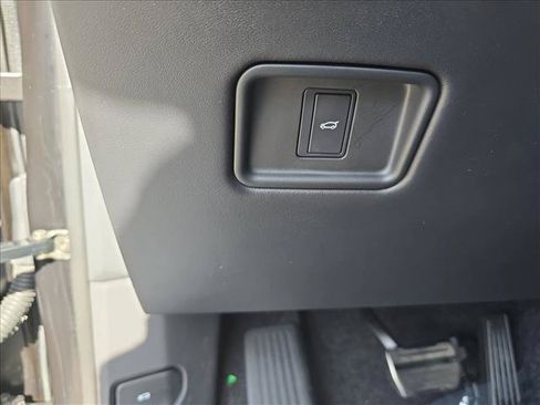 Used 2025 Land Rover Range Rover SV AWD/4WD image 26