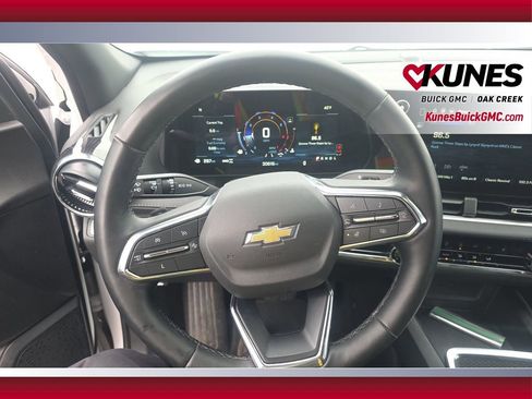 Used 2025 Chevrolet Equinox LT image 11
