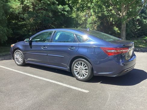 Used 2016 Toyota Avalon Limited w/ Toyota Safety Sense Package FWD image 12