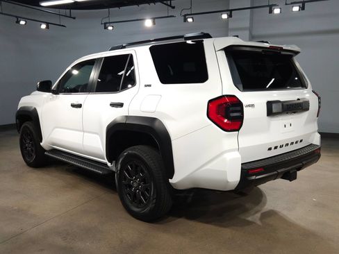 Certified 2025 Toyota 4Runner SR5 AWD/4WD image 5