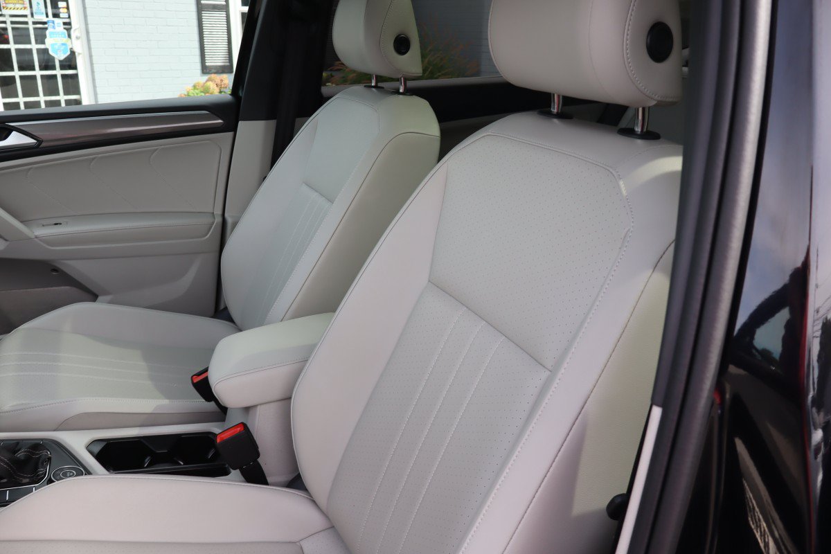 Used 2024 Volkswagen Tiguan SE R-Line AWD/4WD image 28