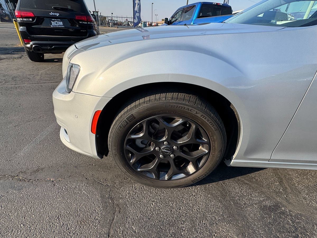 Used 2022 Chrysler 300 Touring L AWD/4WD image 6