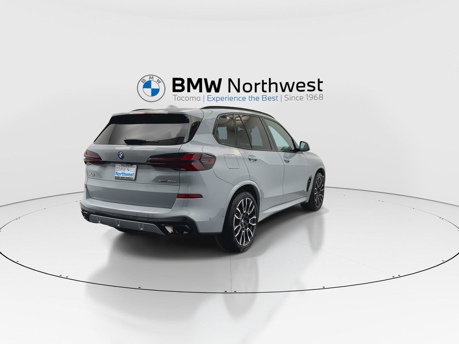 Used 2024 BMW X5 xDrive50e w/ M Sport Package AWD/4WD image 3