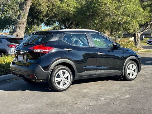 Used 2018 Nissan Kicks S image 3