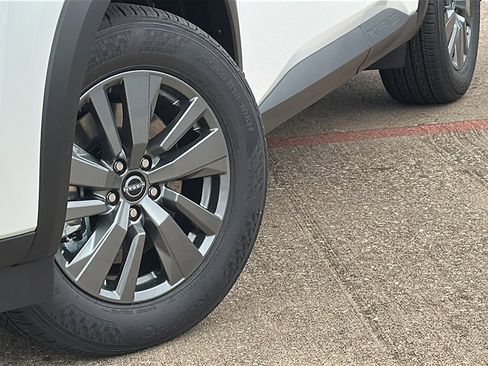 New 2025 Nissan Pathfinder SV image 3