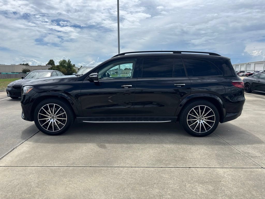 Used 2024 Mercedes-Benz GLS 580 4MATIC image 2