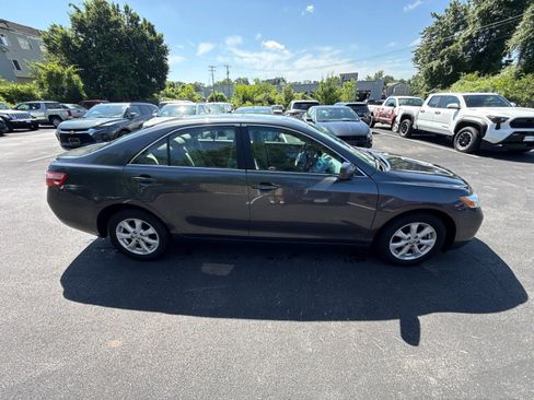 Used 2009 Toyota Camry LE FWD image 1