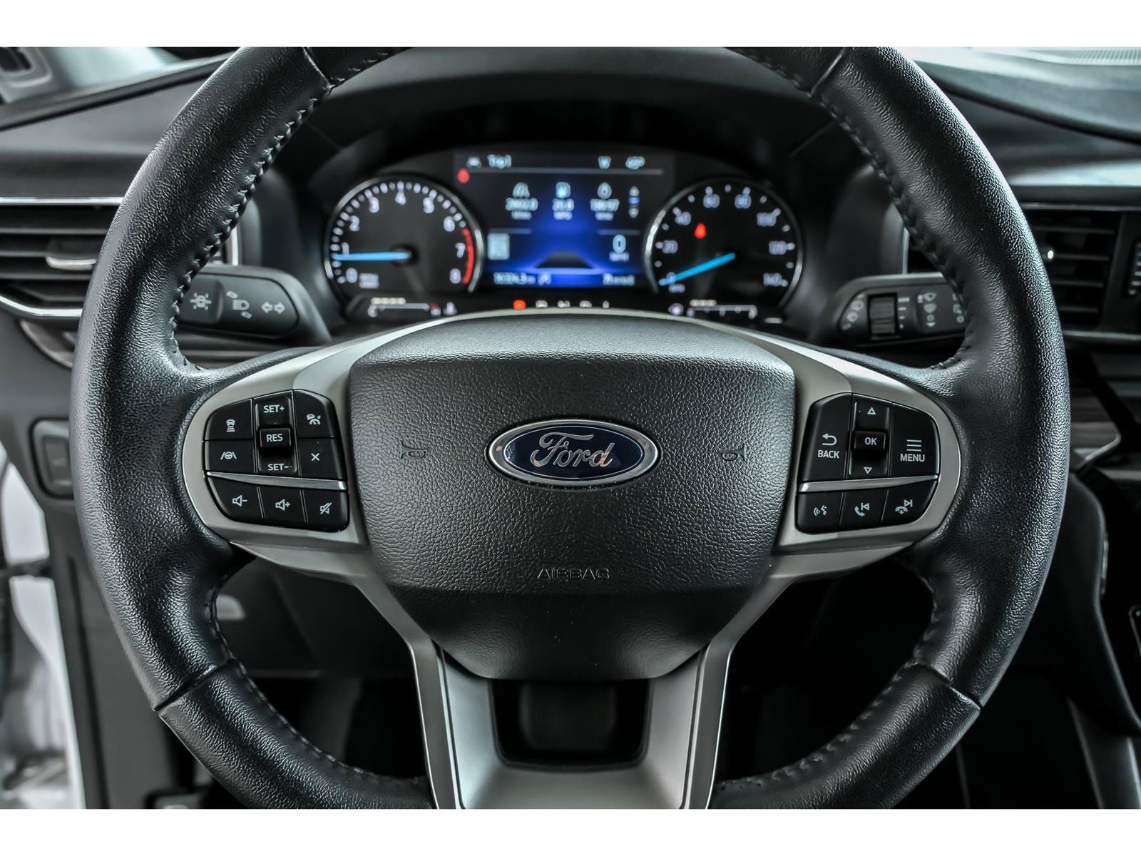 Used 2023 Ford Explorer Limited AWD/4WD image 17