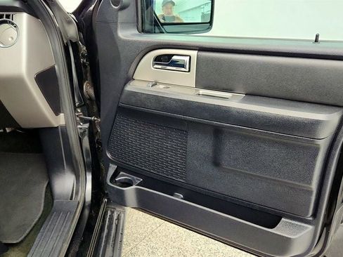 Used 2016 Ford Expedition XLT AWD/4WD image 24