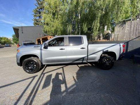 Used 2024 Chevrolet Silverado 1500 LT Trail Boss w/ LT Trail Boss Premium Package AWD/4WD image 3
