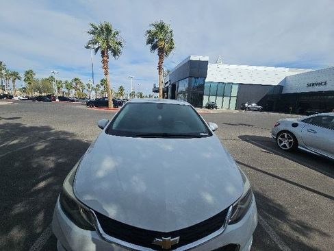 Used 2016 Chevrolet Cruze LT FWD image 12