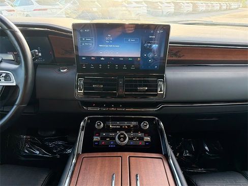 Used 2024 Lincoln Navigator Black Label image 20