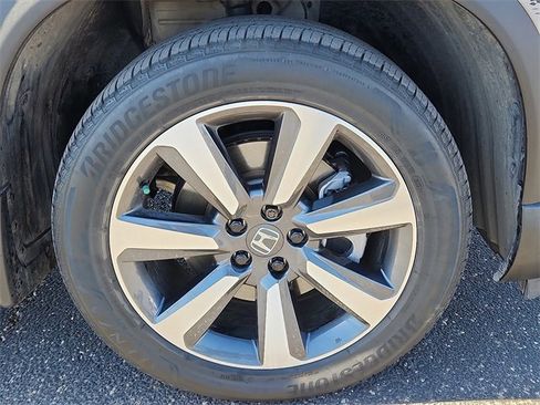 Used 2023 Honda Pilot Touring image 7