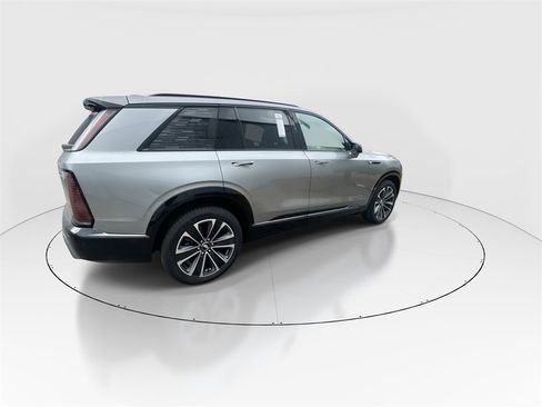 Used 2026 Cadillac Vistiq Sport image 8