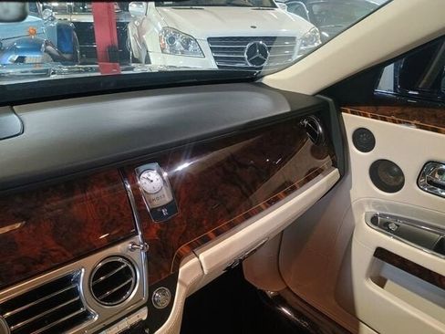 Used 2015 Rolls-Royce Ghost image 36