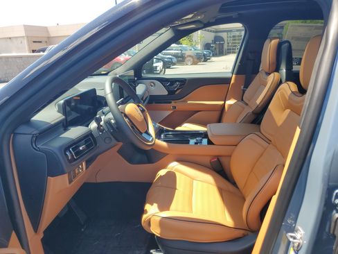 New 2026 Lincoln Aviator Black Label w/ Dynamic Handling Package AWD/4WD image 11