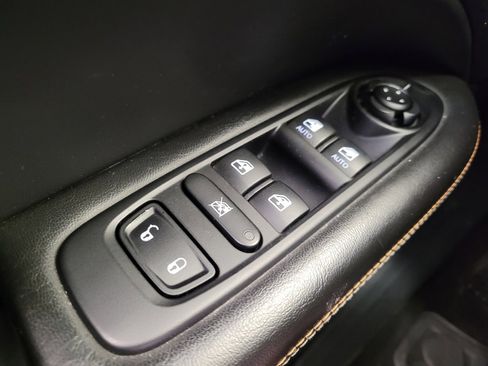 Used 2018 Jeep Compass Latitude w/ Safe & Security Group AWD/4WD image 27