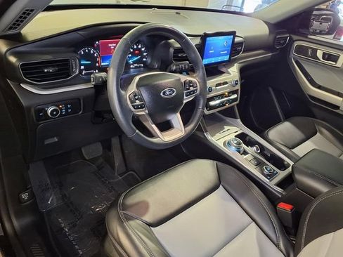 Used 2023 Ford Explorer XLT w/ Equipment Group 202A AWD/4WD image 4