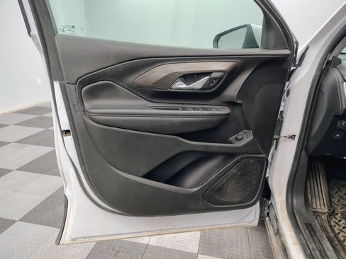 Used 2022 GMC Terrain SLE w/ Driver Convenience Package image 9