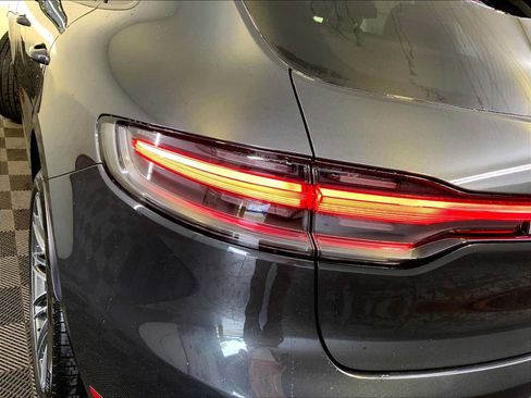 Certified 2026 Porsche Macan AWD/4WD image 18