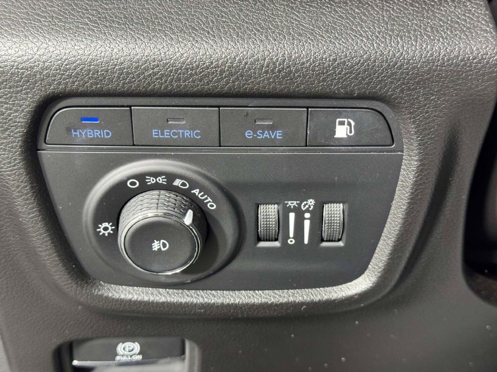 Used 2024 Jeep Grand Cherokee Trailhawk w/ Luxury Tech Group III AWD/4WD image 19