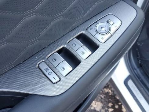 Used 2021 Hyundai Palisade Calligraphy w/ Winter Package image 9