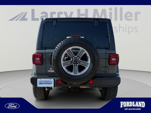 Used 2020 Jeep Wrangler Unlimited Sahara AWD/4WD image 4