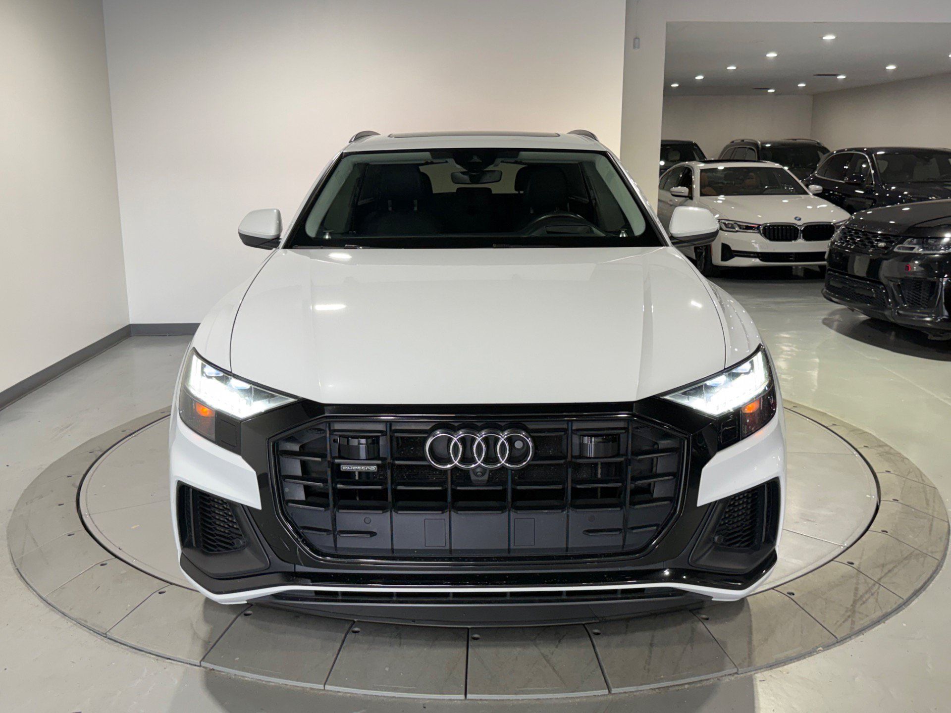 Used 2019 Audi Q8 Prestige w/ Luxury Package AWD/4WD image 6