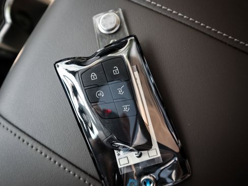 Used 2026 Chevrolet Suburban Z71 w/ Comfort Package image 37