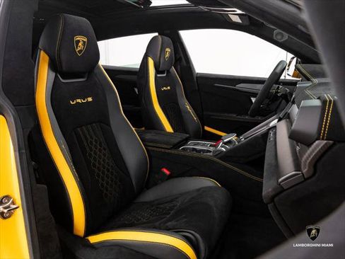 Used 2024 Lamborghini Urus Performante AWD/4WD image 47