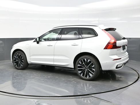 New 2026 Volvo XC60 T8 Ultra w/ Climate Package PRO AWD/4WD image 4