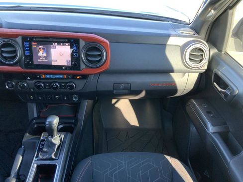Used 2017 Toyota Tacoma TRD Off-Road image 59